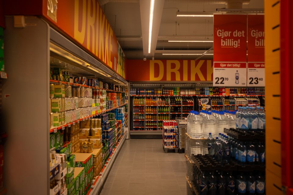 Zwei Festnahmen: – Nahmen Einkaufswagen mit Waren mit
