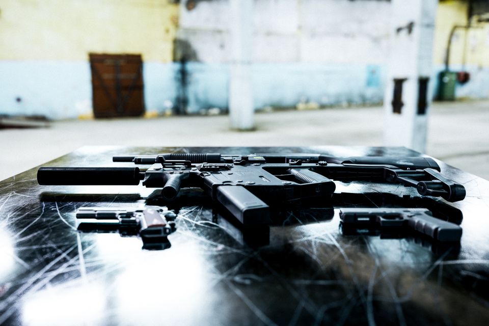 Die Polizei setzte letzte Nacht Elektroschockwaffen und Pfefferspray ein.