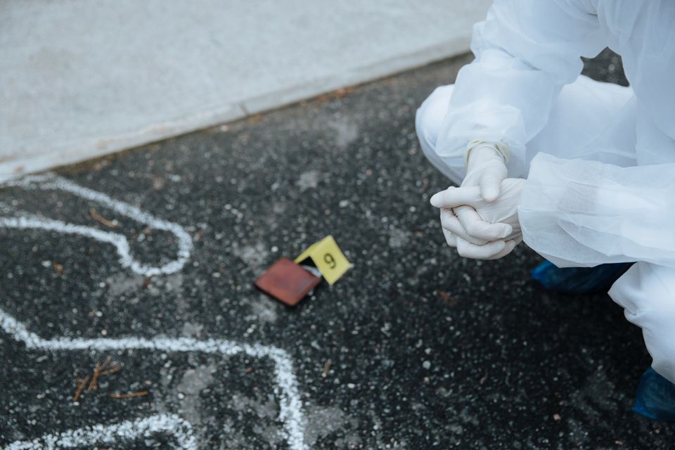 Mann wegen Mordes an der Frau, die in einem Koffer in Athen gefunden wurde, festgenommen.