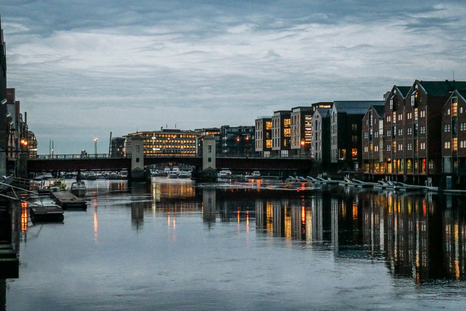 Gewalttat im Zentrum von Trondheim: – Schläge und Tritte gegen den Kopf, während er am Boden lag