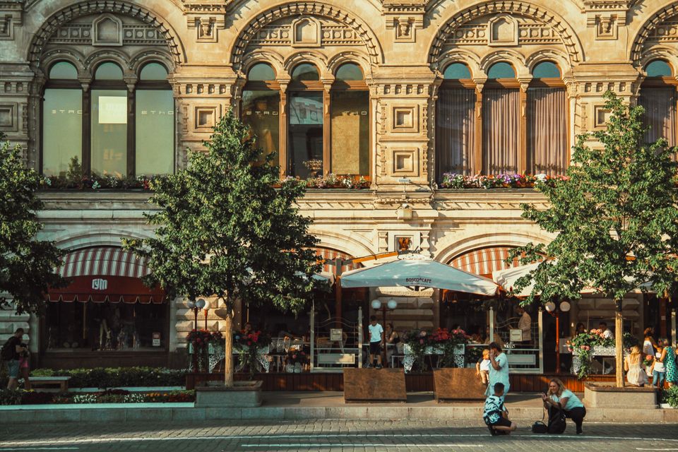 Drei Tote und 15 Verletzte bei Explosion in einem Café in Moskau