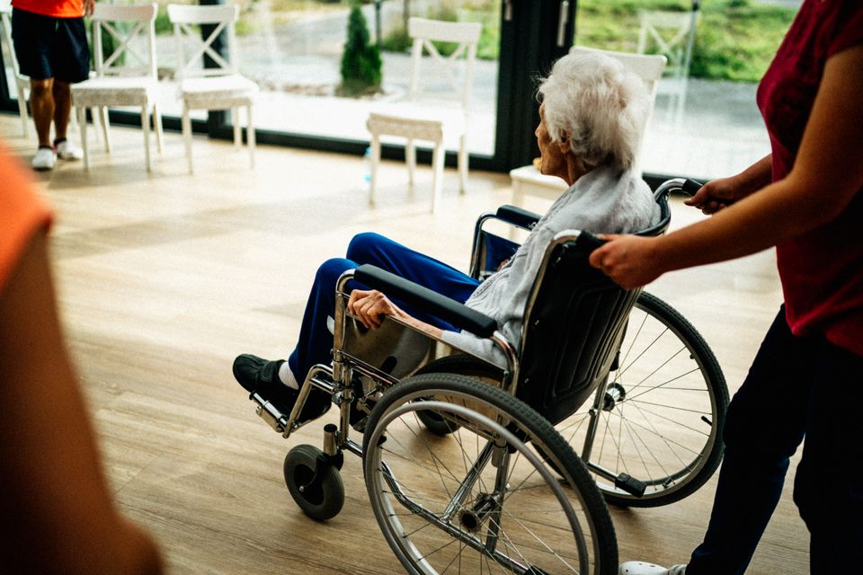 Unentdeckter Todesfall und Schnur um den Hals. Neuer Bericht deckt schwere Missstände im Osloer Pflegeheim auf.