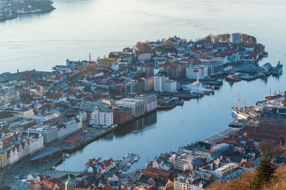 Fünf Norweger wegen Betrugs zum Nachteil der NATO angeklagt – im Raum Bergen festgenommen