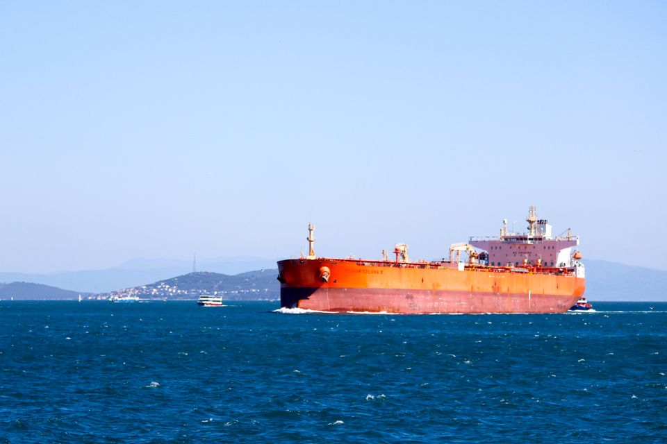 Iran: Öltanker brennt in der Straße von Hormus