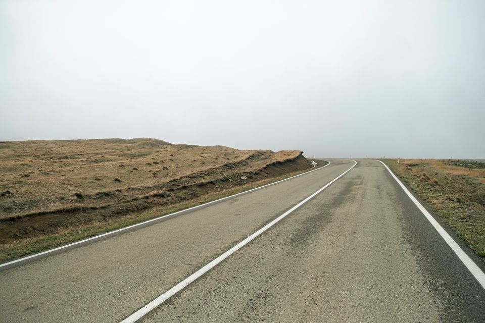 Illegaler Asphalt darf im Naturschutzgebiet in Gamvik liegen bleiben.